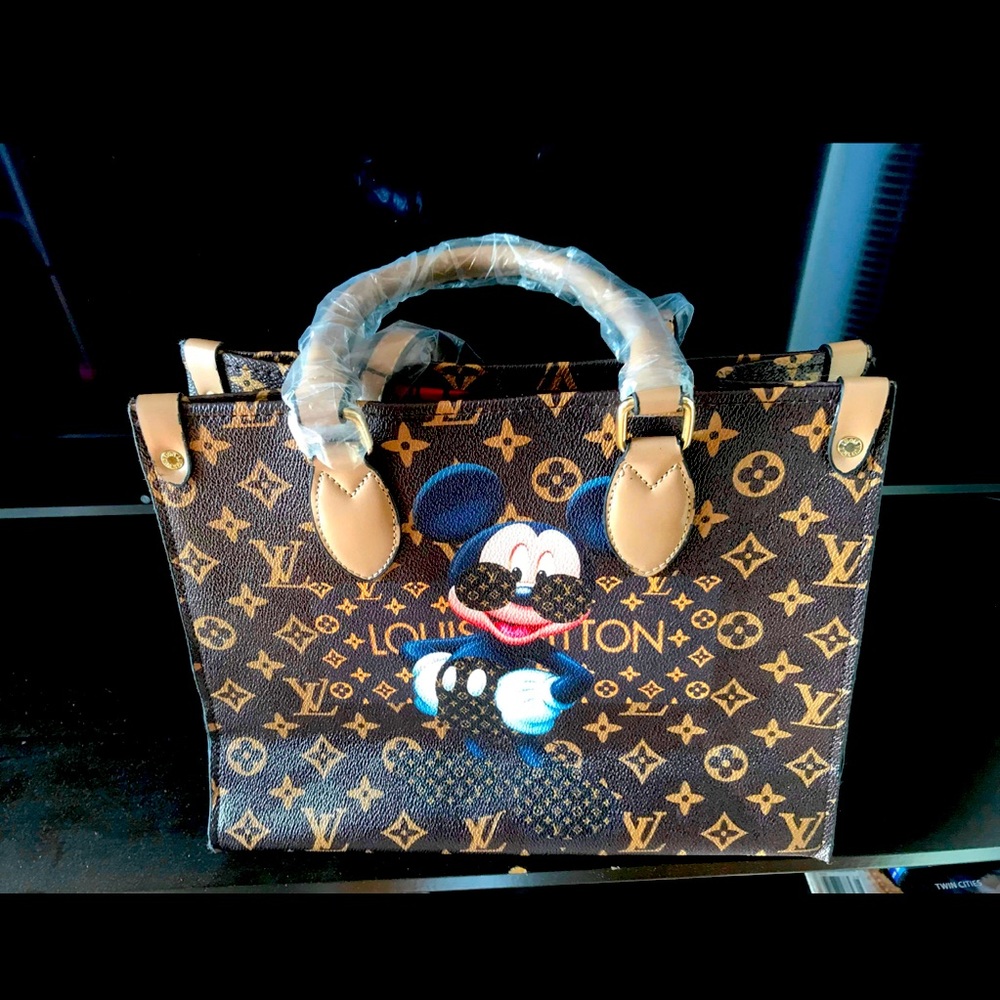 Mickey Mouse new woman’s purse!!